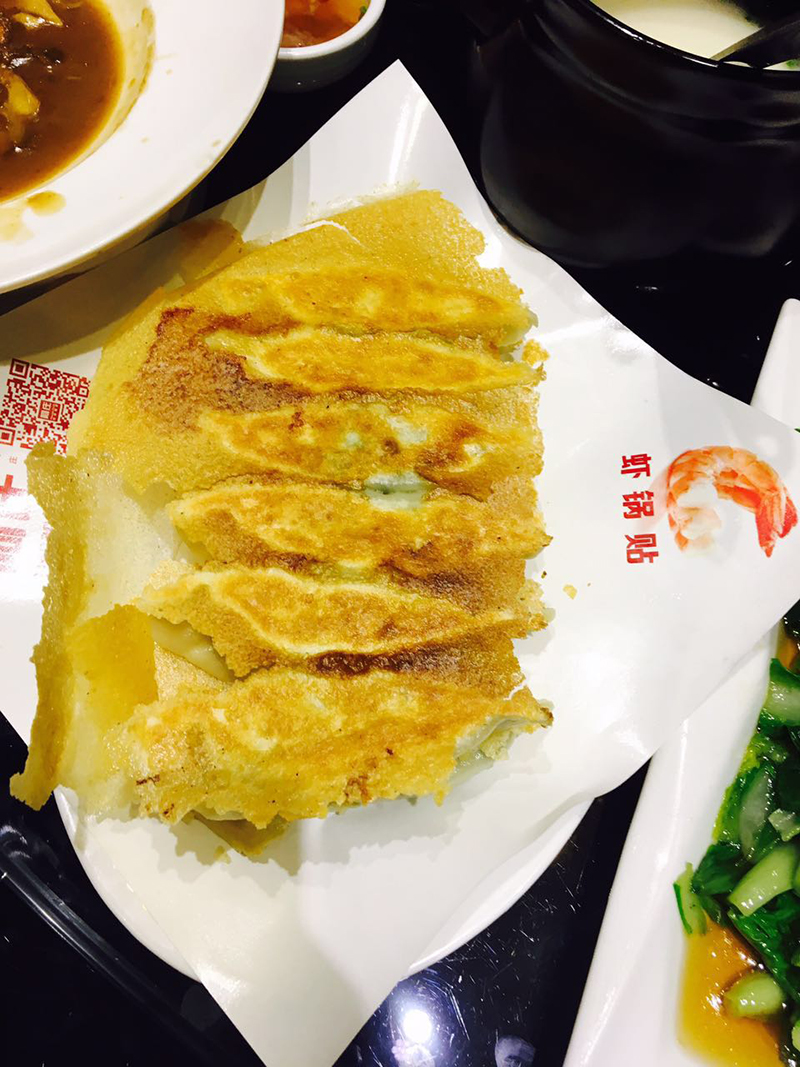 阿莊蝦鍋貼，每只蝦都有3只蝦尾，任性