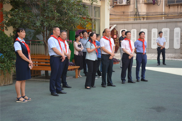 惠濟區(qū)委書記黃鈁一行到東風(fēng)路小學(xué)進行六一慰問_meitu_14