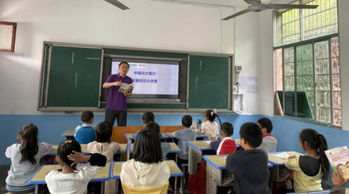 【新聞通稿】堅(jiān)持人民至上、守正創(chuàng)新 切實(shí)保護(hù)消費(fèi)者權(quán)益 光大銀行“陽光消保”品牌發(fā)布兩周年1073