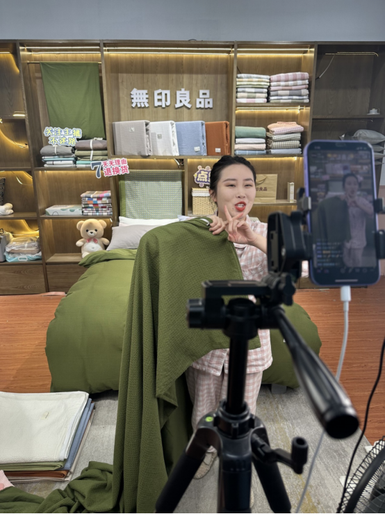 從夫妻店到員工800人，傳統(tǒng)家紡企業(yè)如何在抖音電商乘風破浪413