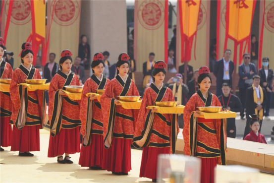 （配圖）尋根拜祖后，他們來(lái)阿五品新豫菜解鄉(xiāng)愁158