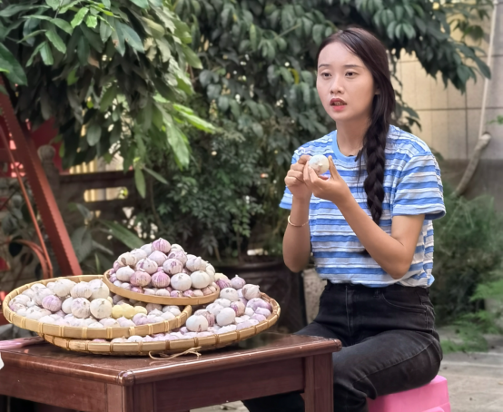 直播助農(nóng)涌現(xiàn)幾十種新職業(yè)，成為帶動就業(yè)創(chuàng)業(yè)的重要載體1442