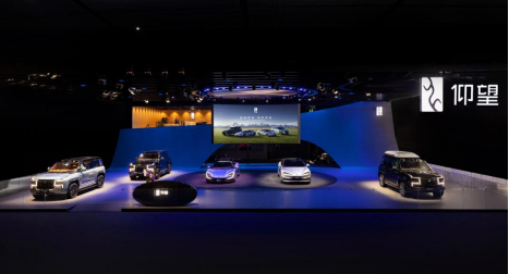 仰望U8、U9、U7亮相成都車展：持續(xù)熱銷，展現(xiàn)頂級技術(shù)實(shí)力(1)225