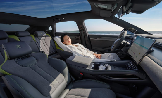 【新聞主稿】增配不加價！2025款宋L EV 18.98萬元起1330