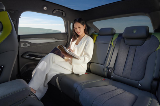 【新聞主稿】增配不加價！2025款宋L EV 18.98萬元起1771