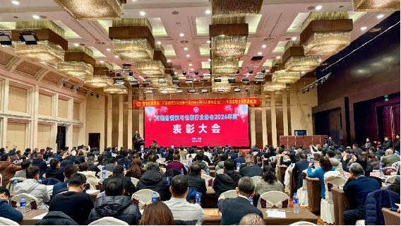 阿五榮獲“河南省餐飲住宿行業(yè)百?gòu)?qiáng)餐飲企業(yè)”86