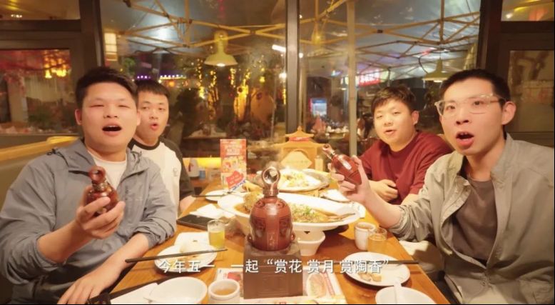 萬(wàn)瓶仰韶彩陶坊月亮酒掀起“陶香熱”:文化+美酒打造現(xiàn)象級(jí)IP1132