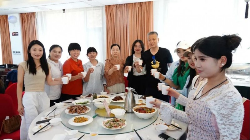 奔赴山野，向幸福出發(fā)！阿五人的度假旅游有多快樂(lè)411